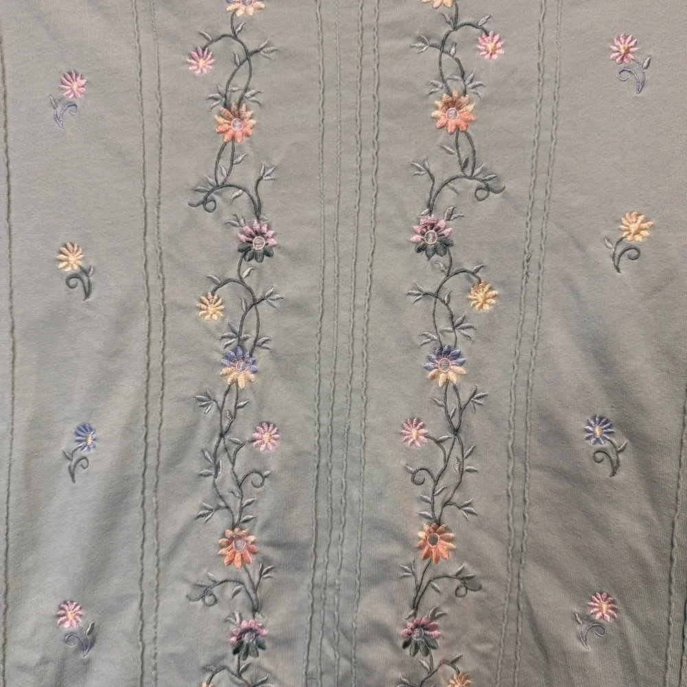 Shenanigans Floral Embroidered Tee Sage Green Size Small - Picture 5 of 8
